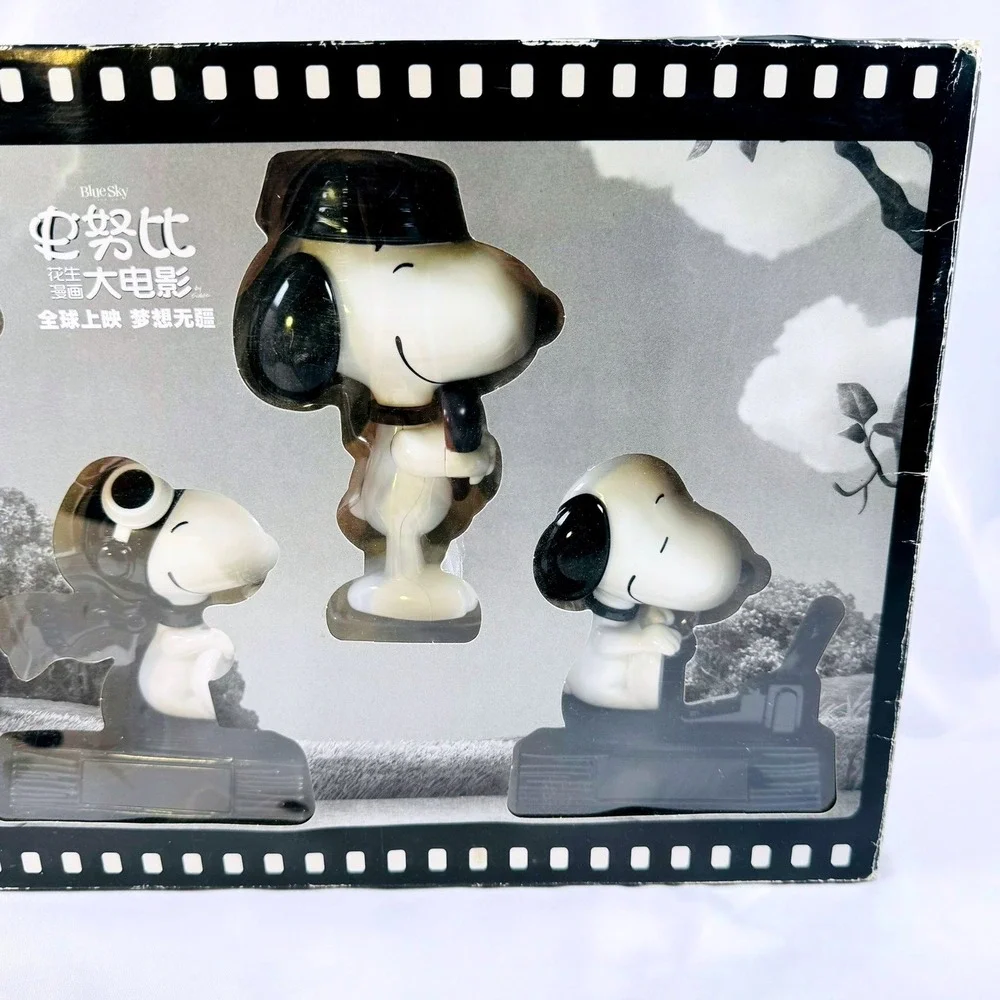 Boxed McDonalds Peanuts Snoopy Movie Ltd Edition 4 Pc Collector Monochrome 2015